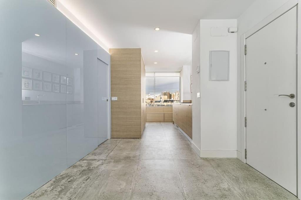 Moderno Y Completo Apartamento Frente Al Mar Malaga Exterior photo