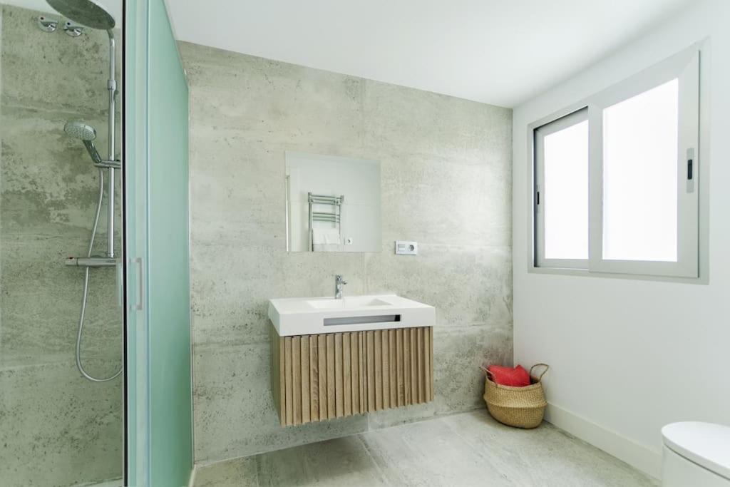 Moderno Y Completo Apartamento Frente Al Mar Malaga Exterior photo