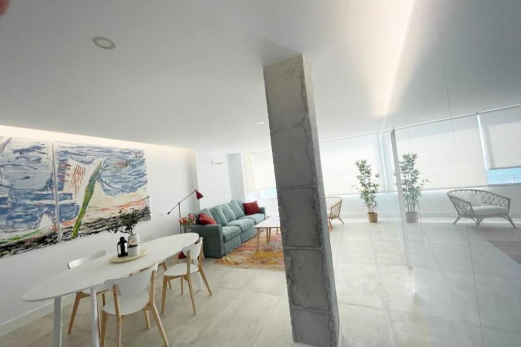 Moderno Y Completo Apartamento Frente Al Mar Malaga Exterior photo