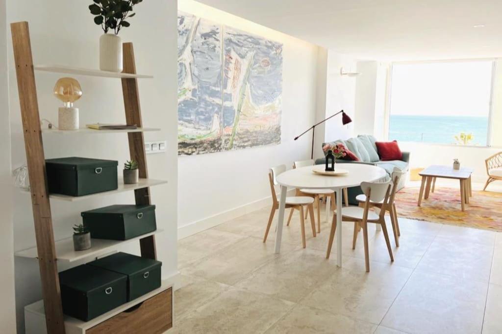 Moderno Y Completo Apartamento Frente Al Mar Malaga Exterior photo