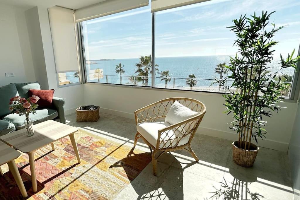 Moderno Y Completo Apartamento Frente Al Mar Malaga Exterior photo